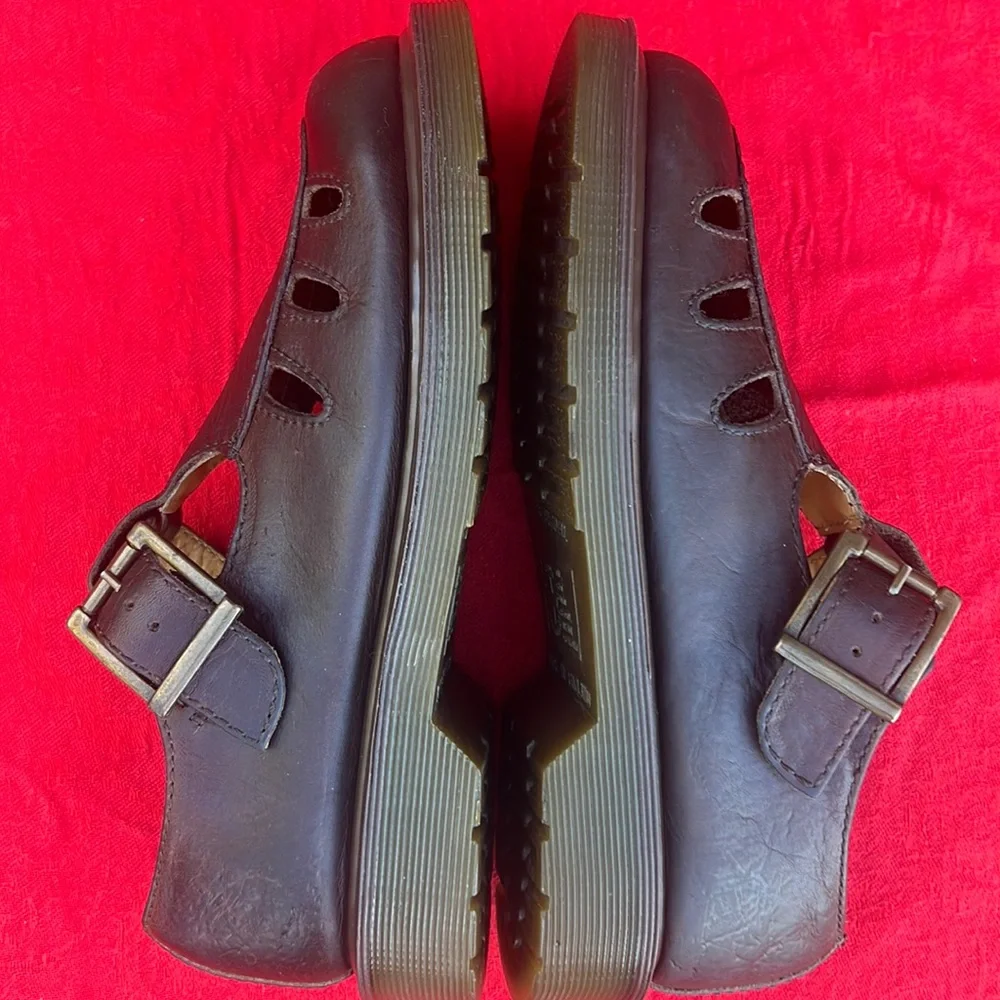 🏴󠁧󠁢󠁥󠁮󠁧󠁿 Vintage Dr. Martens MIE T-Strap Cut Out Mary Jane Loafers UK 5